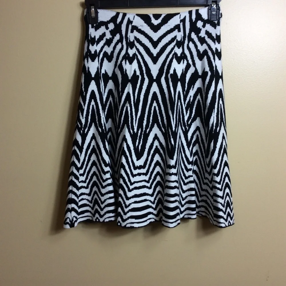 Siono stretch knit animal, print zebra skirt. Small.